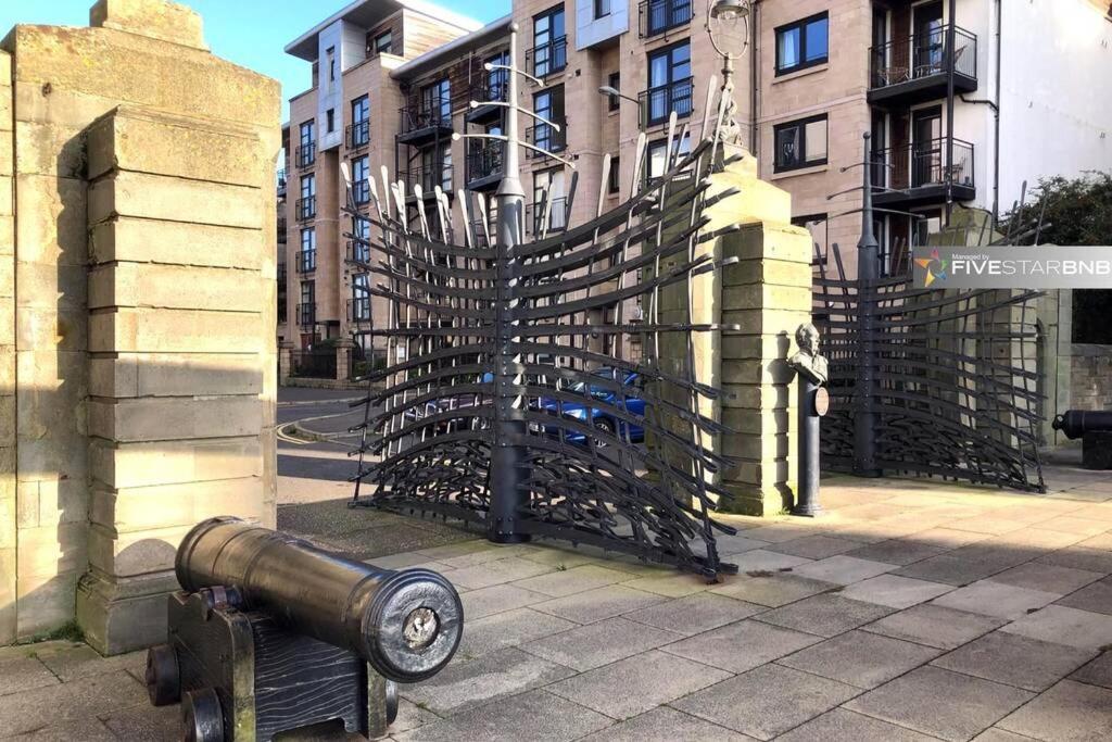 爱丁堡Waterfront Living In Leith With Free Parking!公寓 外观 照片